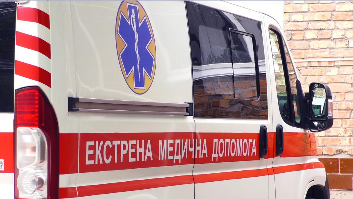 Стало зле посеред вулиці: патрульні допомогли військовому в Ужгороді (ВІДЕО)