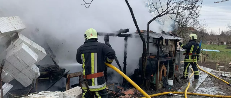 У Мукачеві помер у лікарні чоловік, який постраждав під час пожежі у надвірній споруді