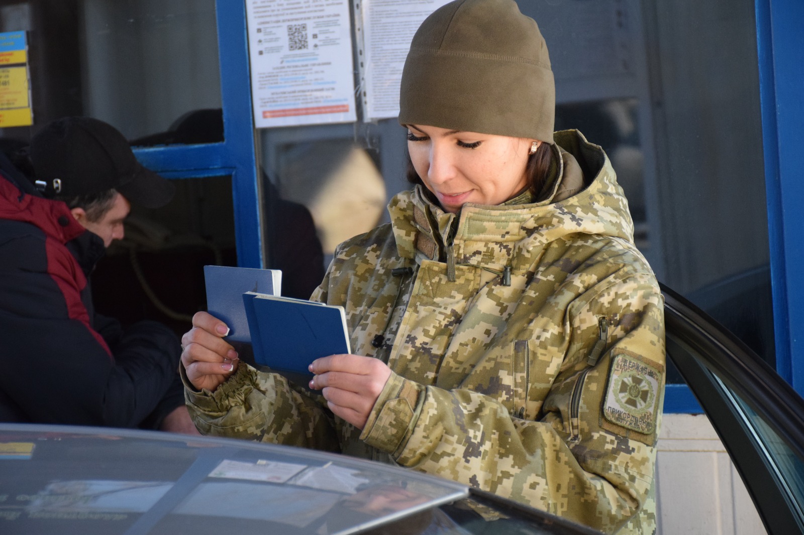 Надали підробні документи: на Закарпатті на кордонні затримали двох українців