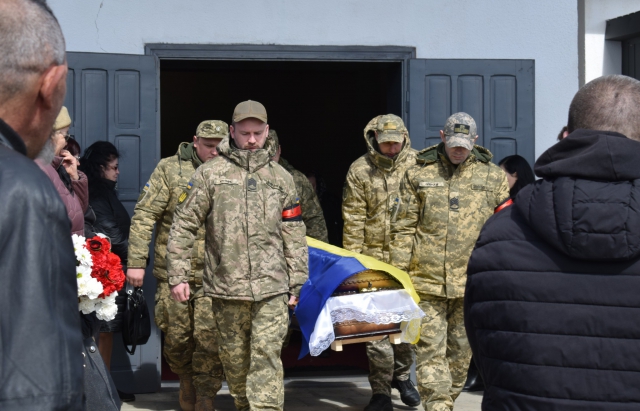 В Берегові попрощалися з полеглим Героєм Віталієм Кільдюшкіном (ФОТО)