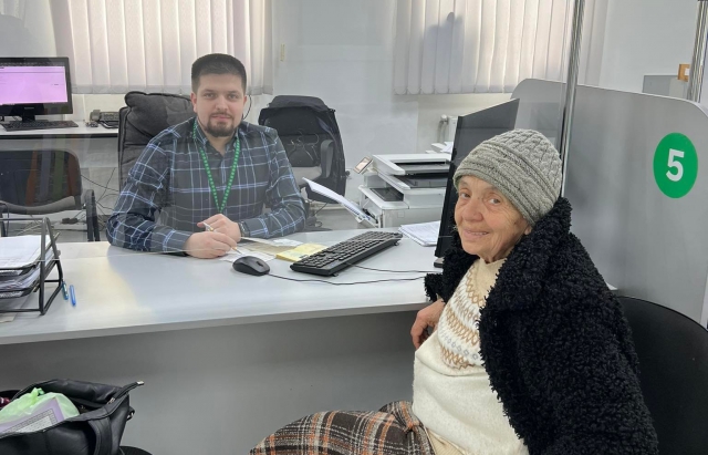 Іспит у 80 років: в Ужгороді бабуся здала теорію з водіння