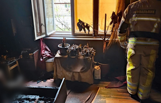 Загинула у власному ліжку: на Берегівщині спалахнула пожежа у будинку