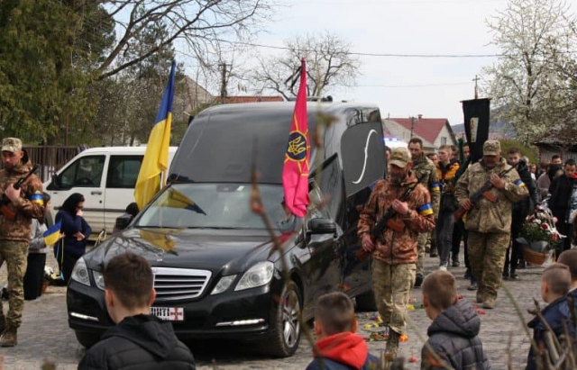 На Закарпатті провели в останню путь Героя Юрія Поповича