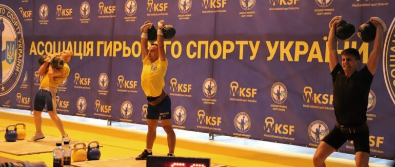 Відкритий чемпіонат Асоціації гирьового спорту України триває в Ужгороді