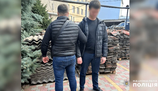 Поліція Закарпаття розкрила умисний підпал автомобіля в Мукачеві, яким користувався депутат обласної ради