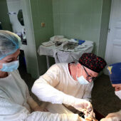 Уникнули апмутації: закарпатські лікарі врятували руку жителю Тячівщини