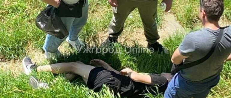 Впав з висоти: подробиці інциденту на набережній Ужгорода