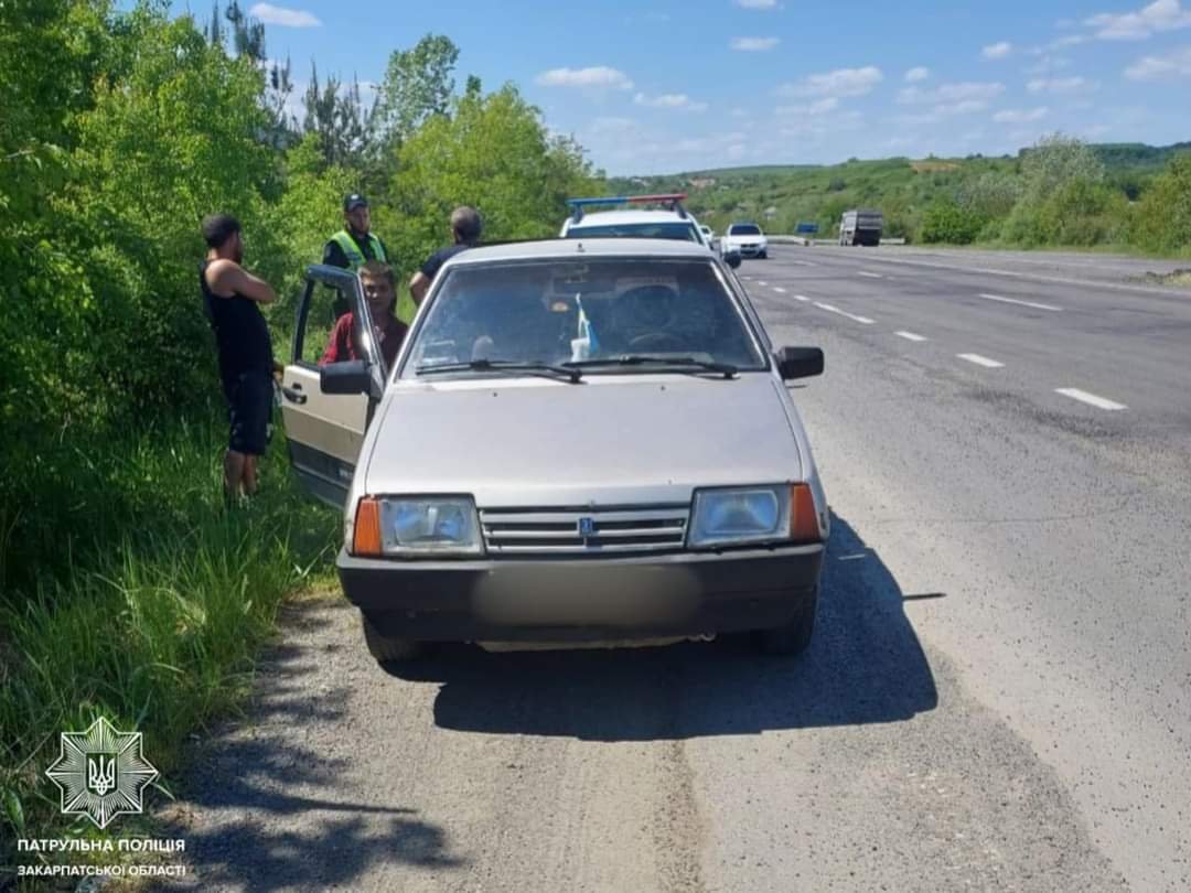 Поблизу села Нижнє Солотвино затримали порушника, який намагався дати хабаря, аби уникнути покарання