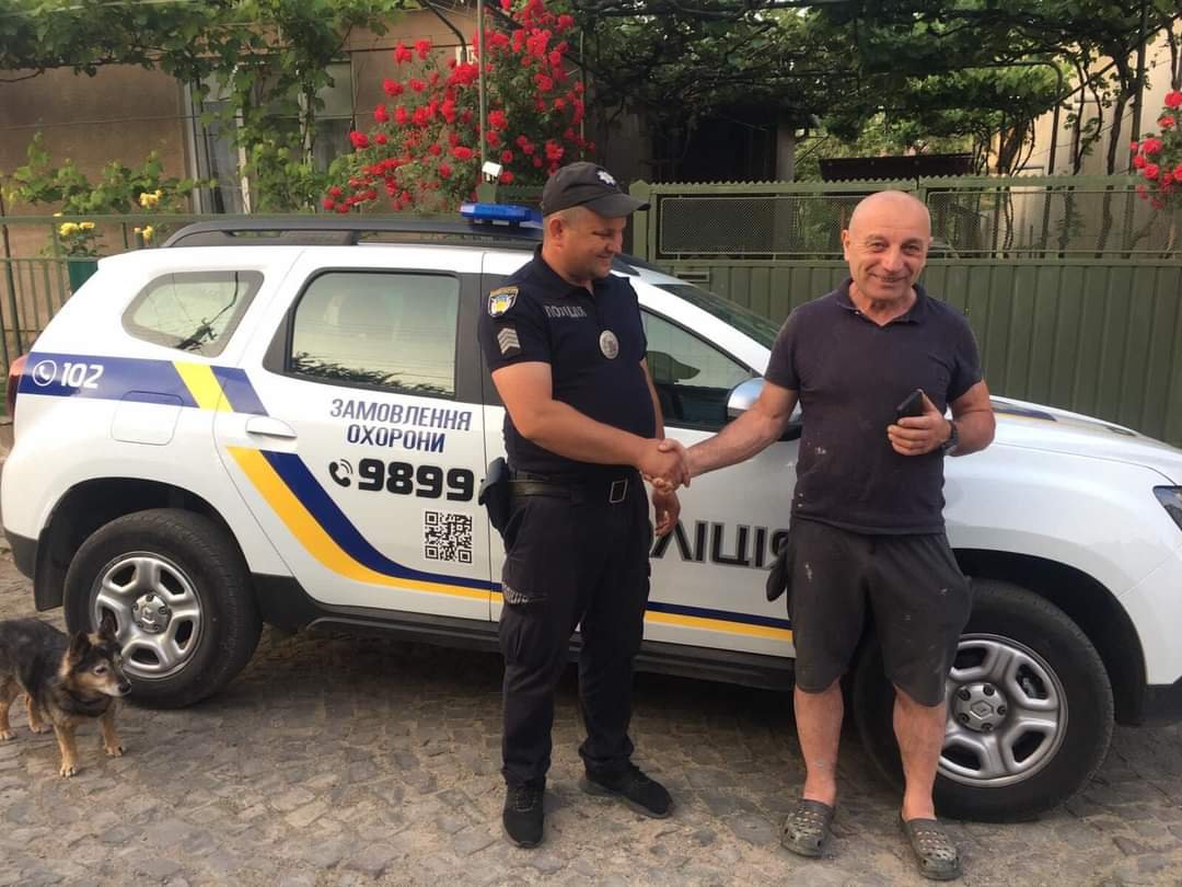 У Мукачеві поліцейські охорони повернули власнику втрачений гаманець