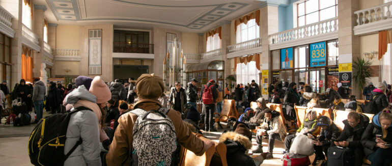 Більше половини переселенців, які проживають на Закарпатті, планують повернутися додому
