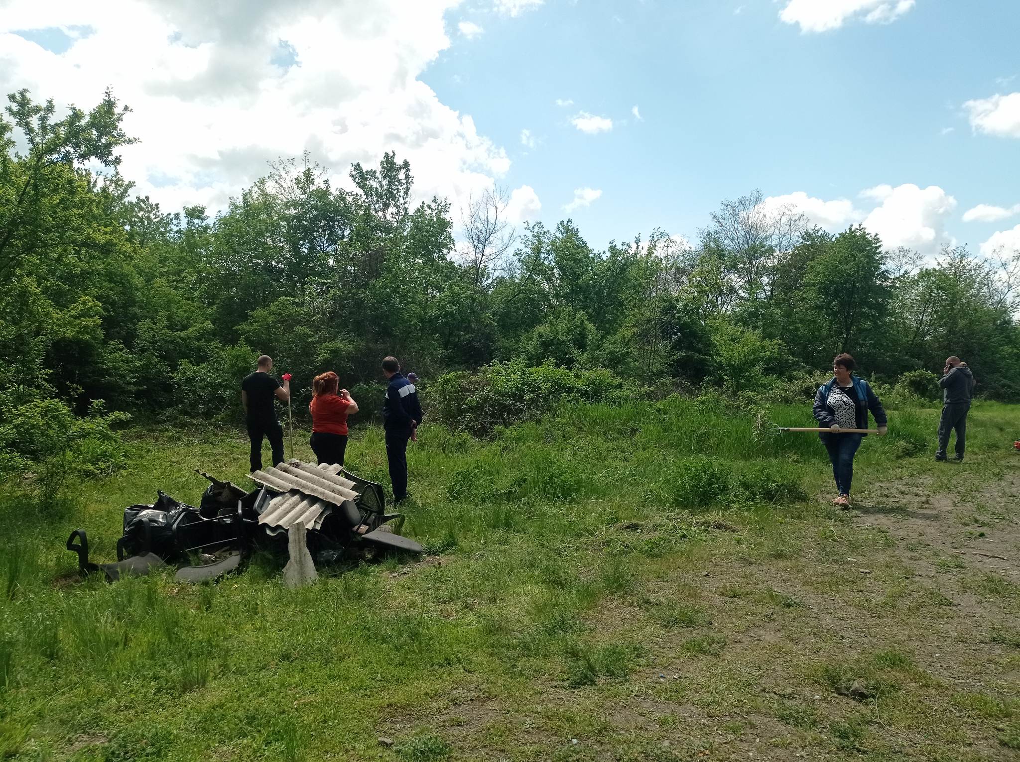 На Ужгородщині сотні жителів села Оноківців вийшли на традиційну екотолоку