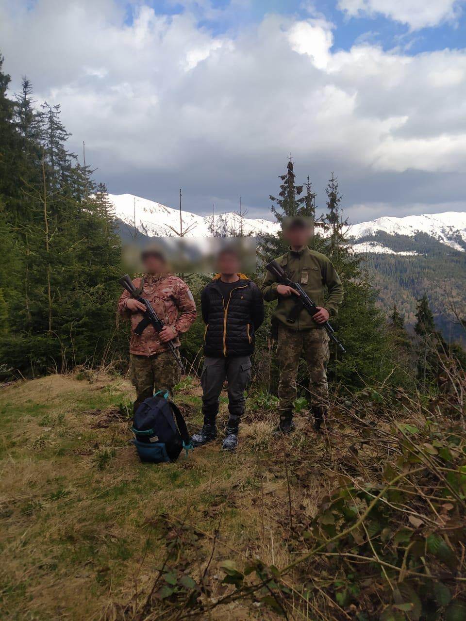 Потрапити за кордон не вдалося: прикордонники Закарпаття за добу затримали 5 порушників