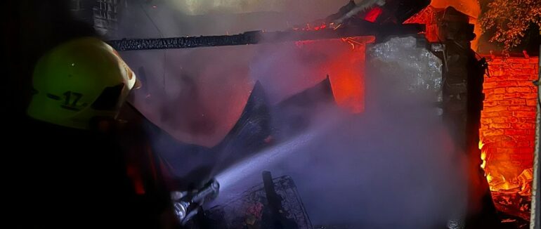 Спали у задимленій кімнаті: у Берегові вночі горів будинок