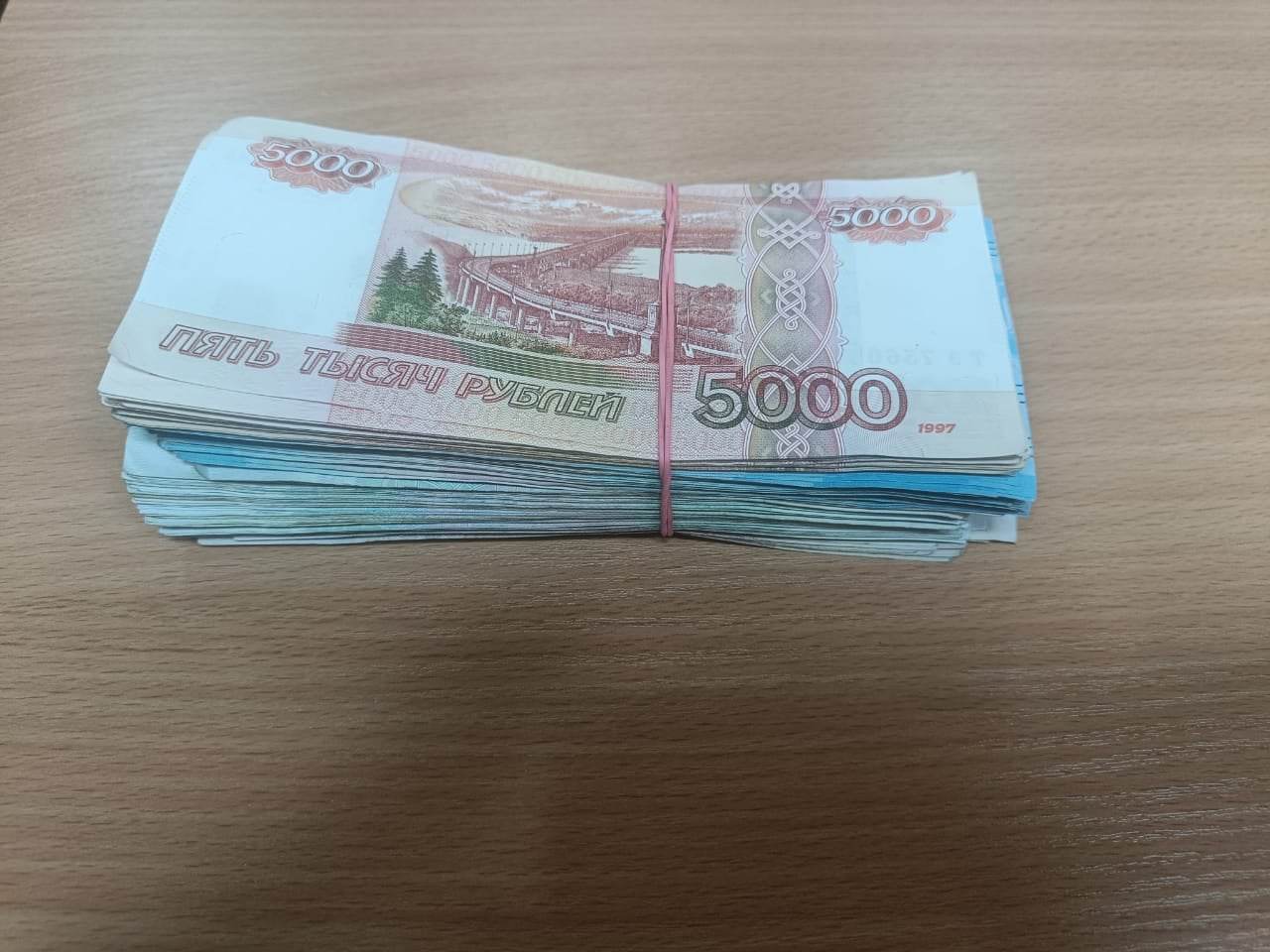 На Закарпатті прикордонники затримали херсонця з великою кількістю грошей, які отримував від окупантів