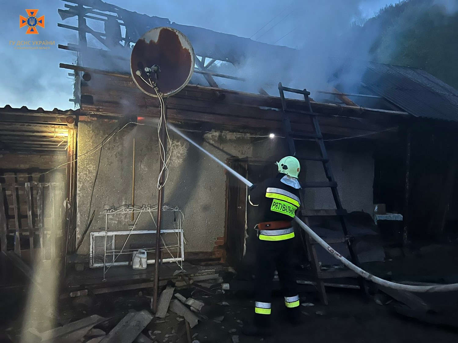 В Ужгородського районі рятувальники врятували від вогню два десятки курей