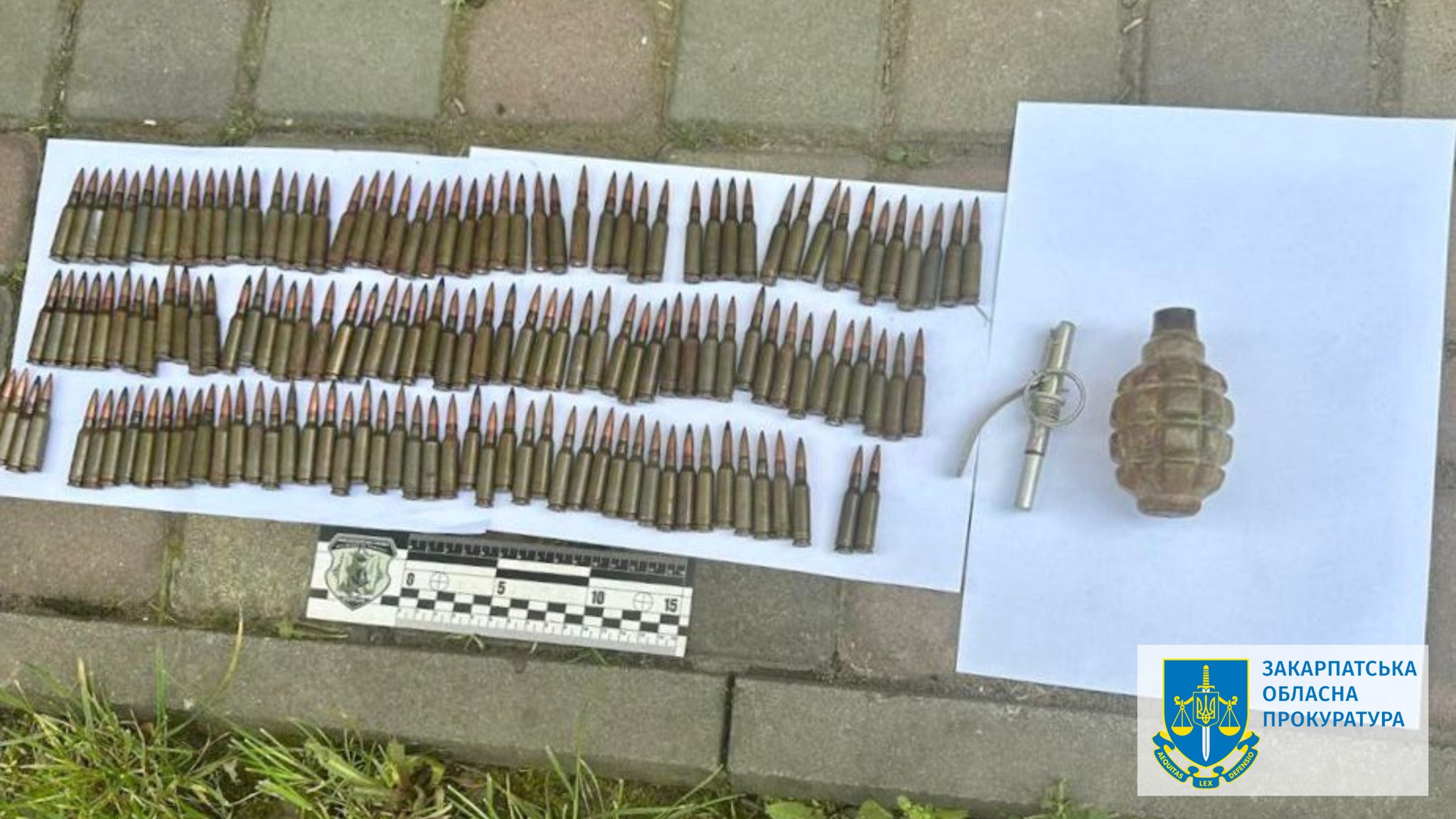 Затримали на гарячому: мукачівцю вручили підозру за збут боєприпасів