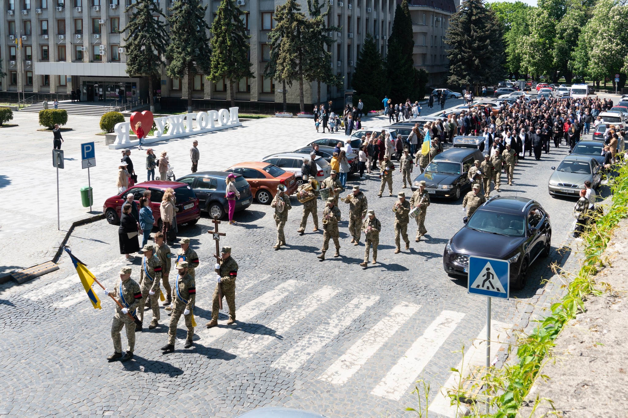 В Ужгороді попрощалися з загиблим захисником України – Артуром Анікієнком