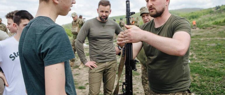 Підготовка до нацспротиву: на Закарпатті тривають заняття з молоддю