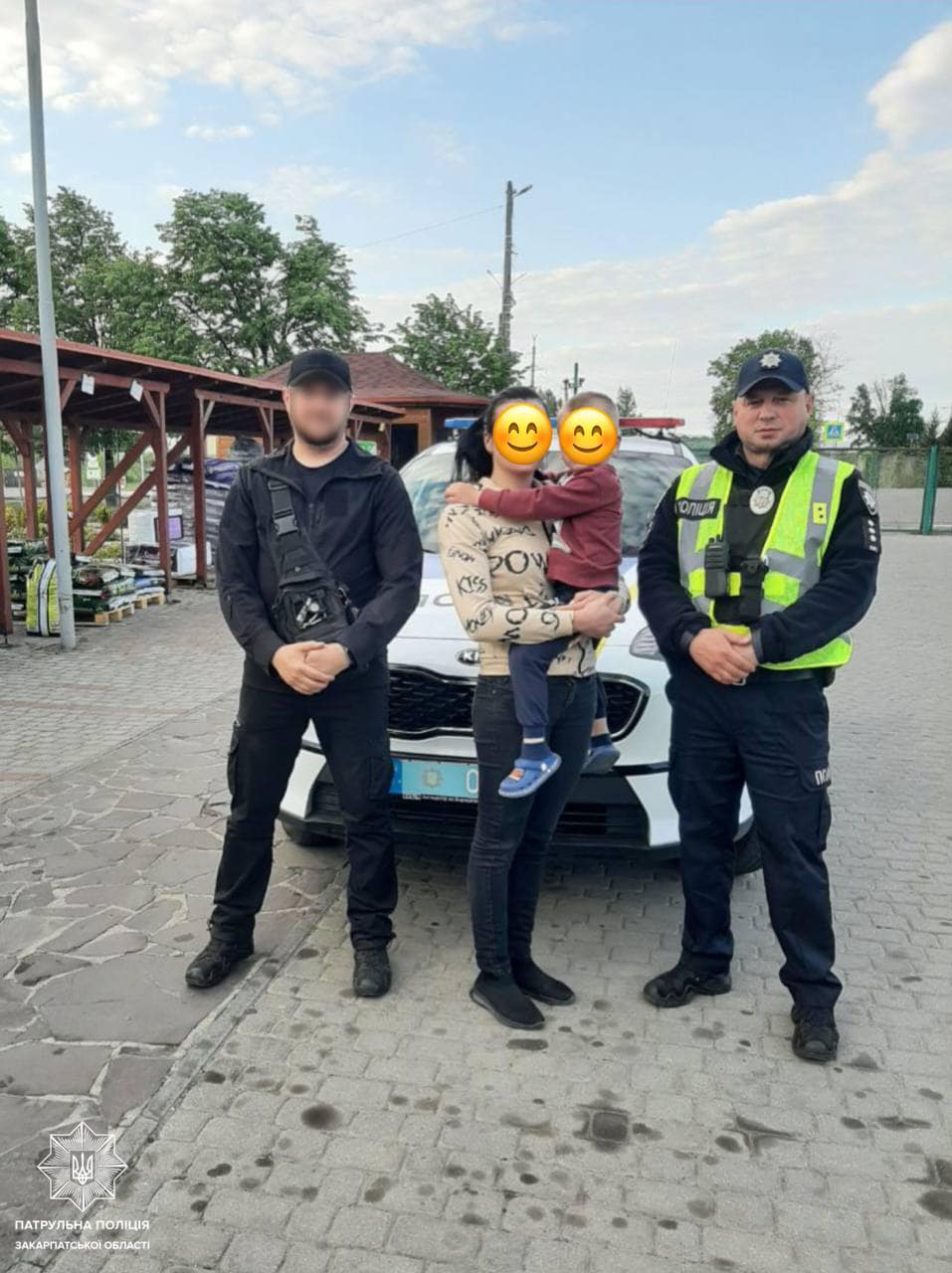 Гуляв без супроводу батьків: патрульні відшукали матір 4-річного хлопчика