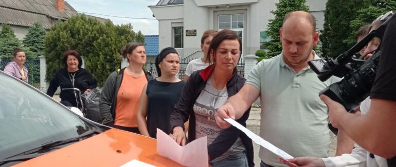 Сутички з самого ранку: у Великих Лучках місцевих жителів «відрізали від газу» без попередження (ФОТО, ВІДЕО)