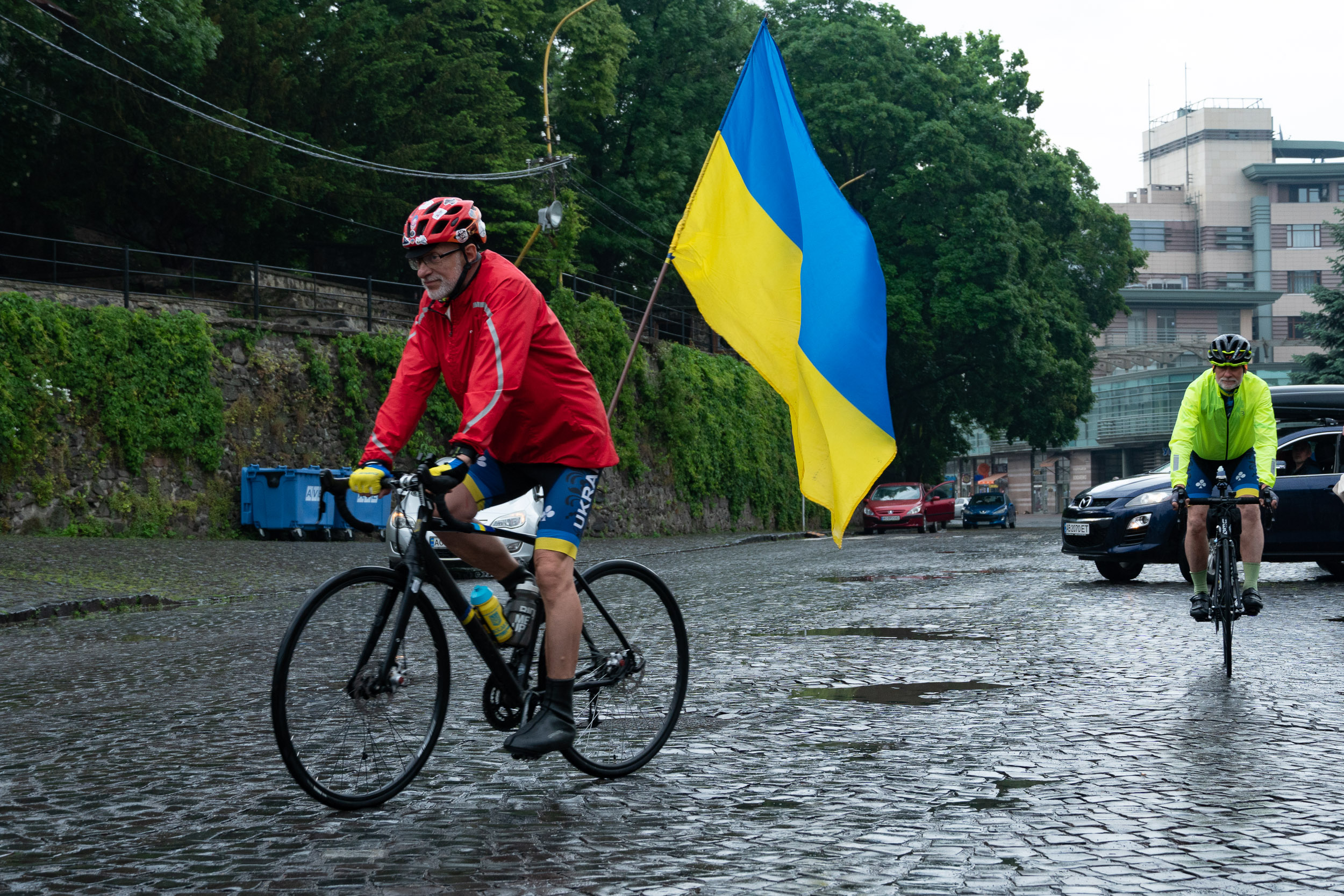 Із Ужгорода до Дармштадта: всеукраїнський ветеранський велопробіг стартував сьогодні вранці із площі Поштової
