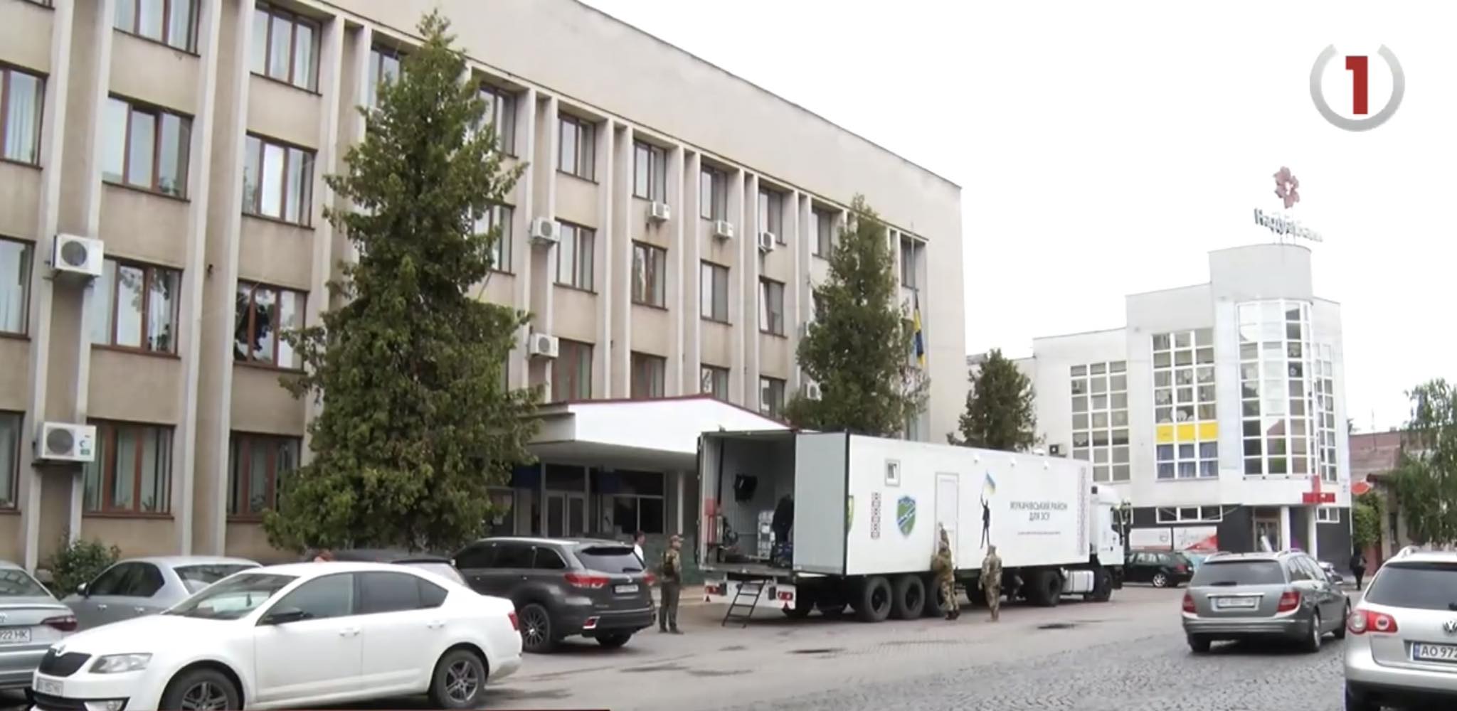 Чергова переобладнана вантажівка: 33 бригада отримала банний комплекс від Мукачівщини