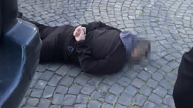 Повідомляв про відсутність наряду: на Закарпатті затримали прикордонника на хабарі
