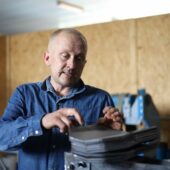 Хореограф-інженер для воїнів: ужгородець Ігор Коропчак виготовляє унікальні речі на передову (ФОТО)