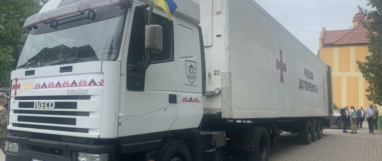 У День Вишиванки підприємці Мукачівщини відправили банно-пральний комплекс для військових на передову (ФОТО)