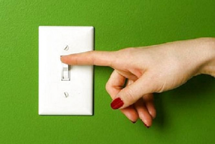 Закарпатців просять економити електроенергію у вечірні години: причина