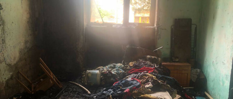 Вогонь охопив кімнату: в Мукачеві трапилась пожежа в будинку