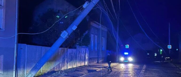 У Мукачеві п’яний водій на авто врізався у електроопору