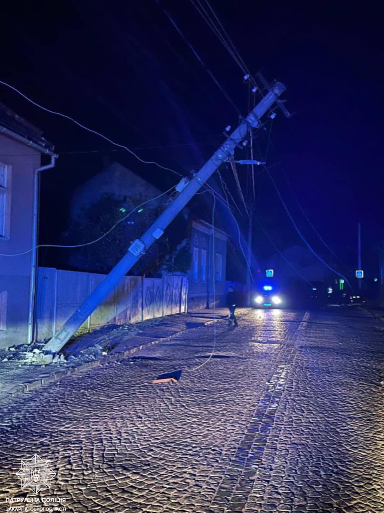 У Мукачеві п’яний водій на авто врізався у електроопору