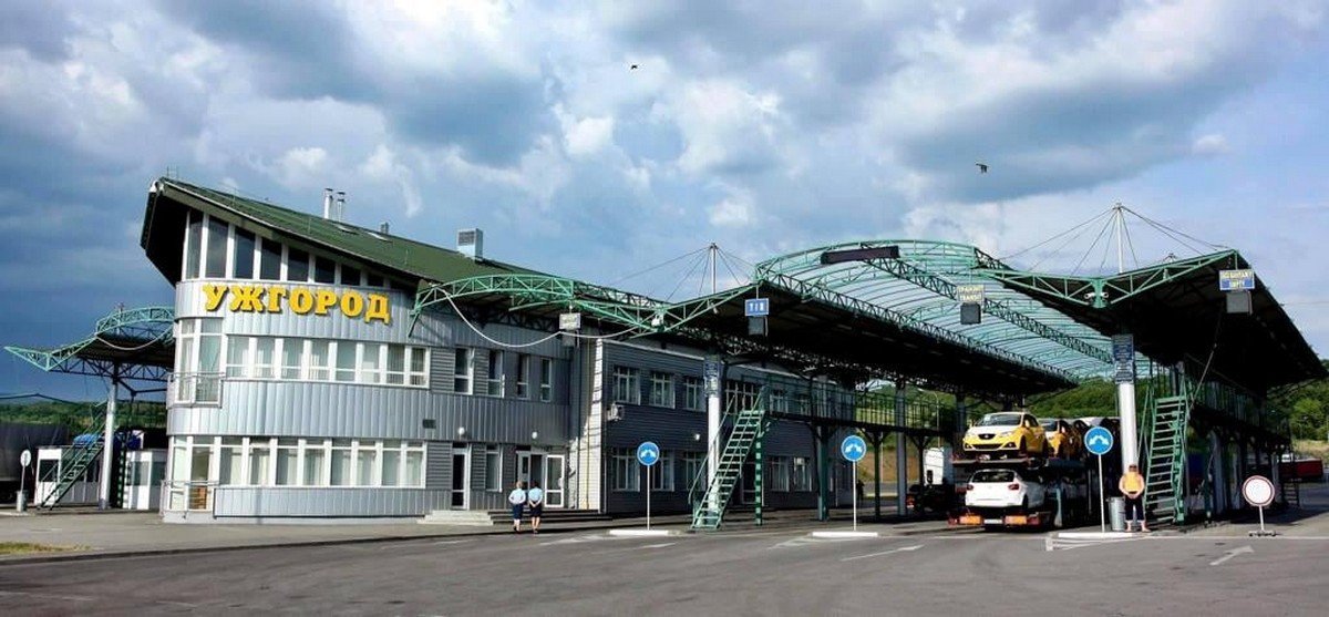 На ПП "Ужгород" прикордонники затримали двох призовників