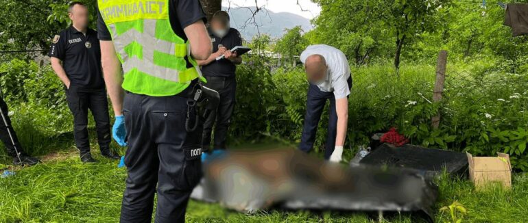 Жорстоке вбивство на Закарпатті: тіло жінки закопали на її подвір’ї