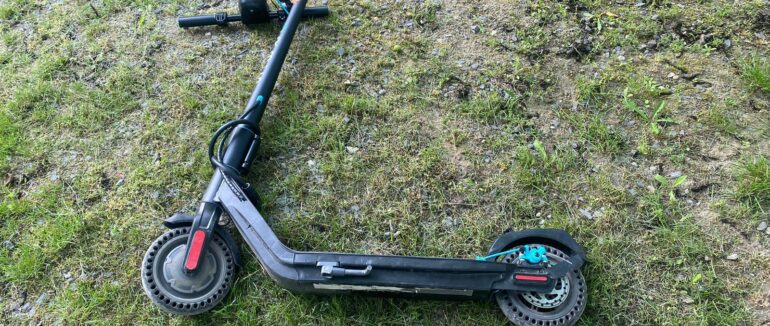 Вигадав історію про ДТП: 19-річний закарпатець зламав самокат