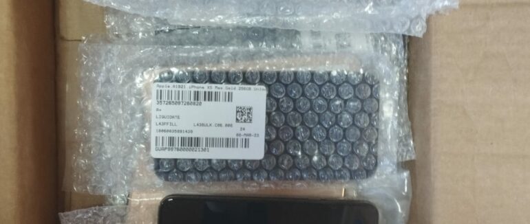 На МП «Малий Березний» у мікроавтобусі водійки митники виявили 160 айфонів