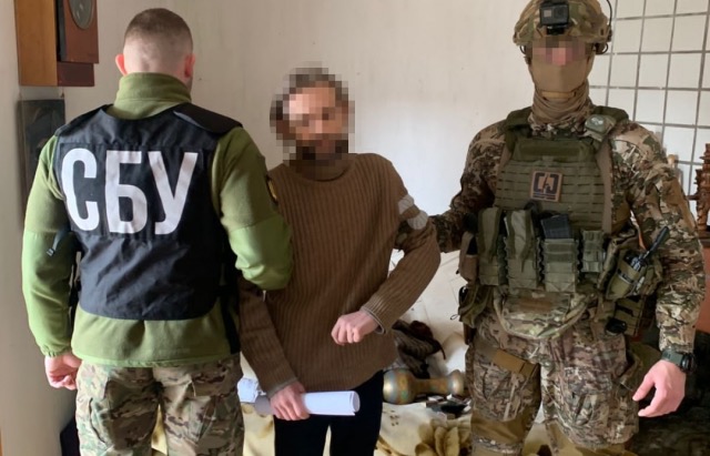В Ужгороді судитимуть чоловіка, який розмалював стіну антисемітськими написами