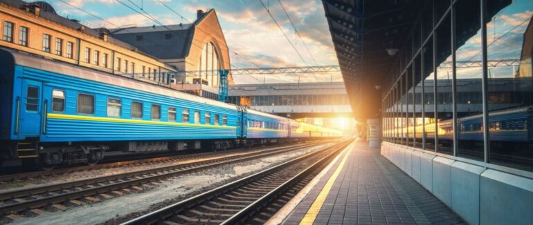 Через ворожі обстріли рух та графік деяких поїздів був змінений