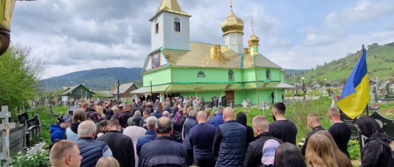 На Рахівщині попрощалися з полеглим Героєм Андрієм Сорохманюком