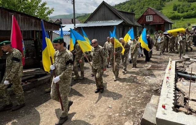 Закарпаття попрощалося із полеглим Героєм Василем Сятинею