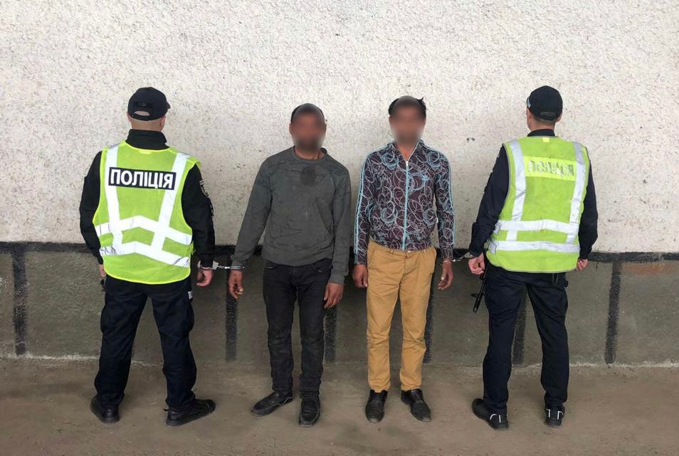 Побили та пограбували жінку: у Виноградові затримали групу раніше судимих грабіжників