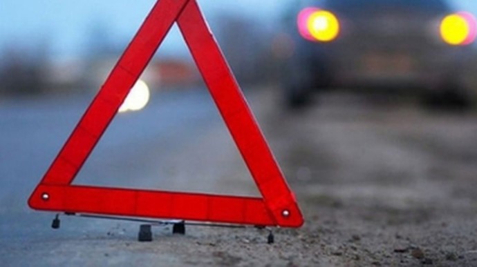 В Ужгороді автівка під час паркування наїхала на пішохода: потерпілому надавали домедичну допомогу