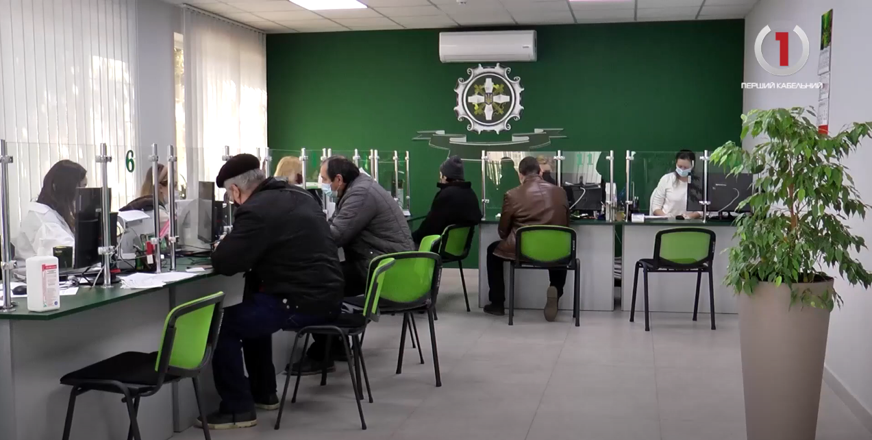 В очікуванні підвищення: Пенсійний фонд про перерахунок виплат для працюючих пенсіонерів (ВІДЕО)