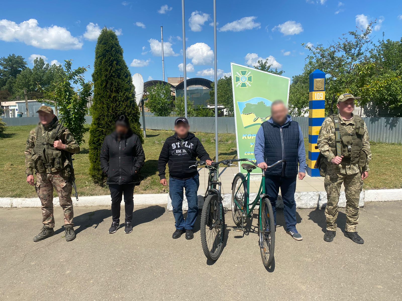 На Закарпатті затримали двох велосипедистів-ухилянтів