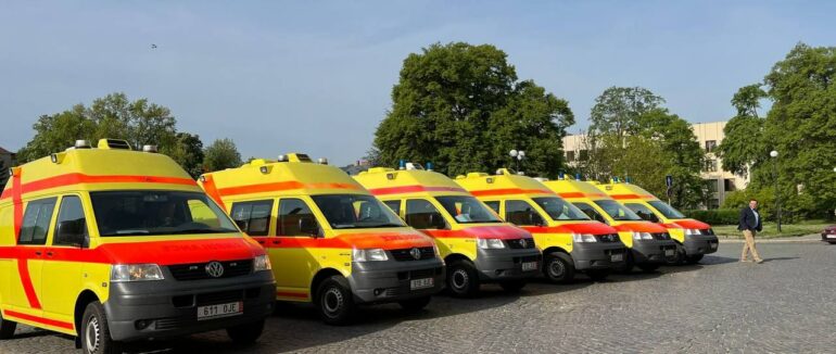 Делегація чеського краю Височина передала закарпатським громадам 6 швидких