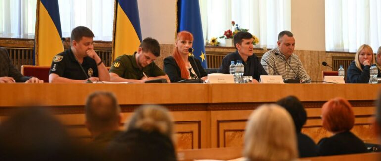 У Закарпатській обласній військовій адміністрації провели зустріч із родинами зниклих захисників