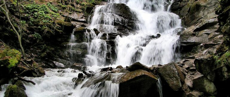 Поблизу водоспаду Шипот на Закарпатті заблукали троє туристів