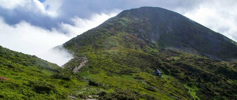 На Закарпатті під час проходження туристичного маршруту помер чоловік