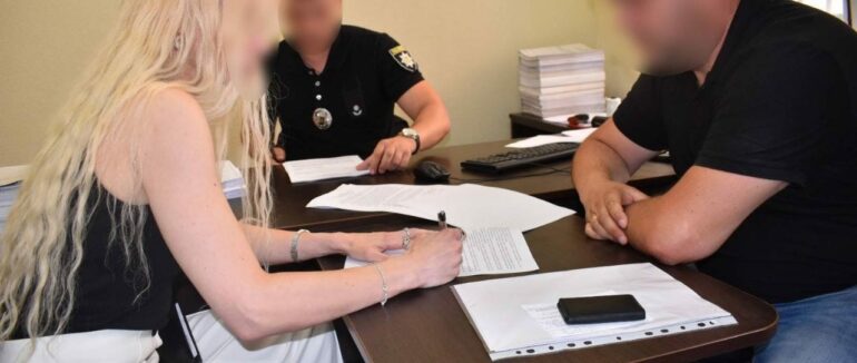 Державний реєстратор отримала підозру: незаконно передала у власністю землю, що належить громаді Ужгорода